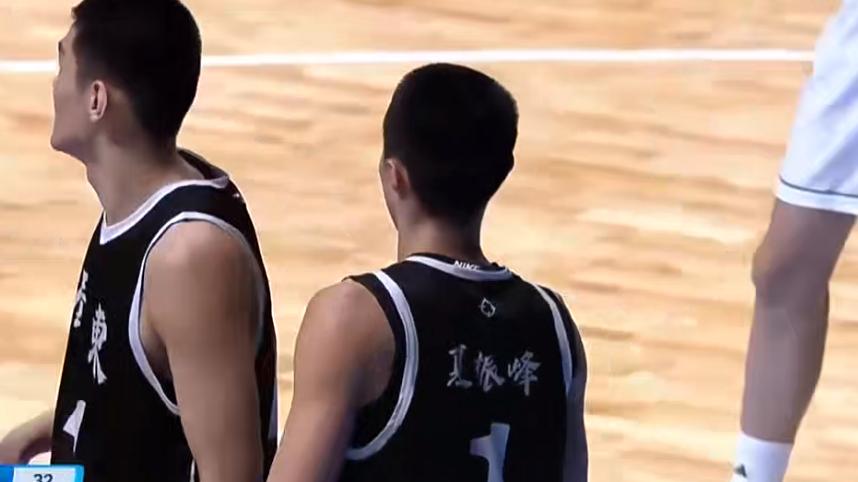 广东U18夺冠！宏远三少合砍40+11，张博源空砍31+9，杜锋提前庆祝