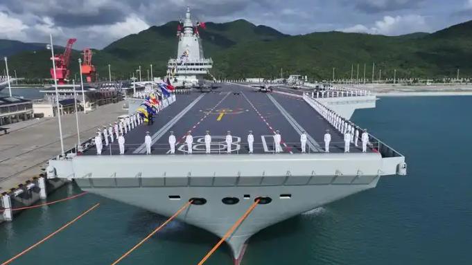 官媒吹响统一集结号，福建舰入列，国防部向“台独”发出警告