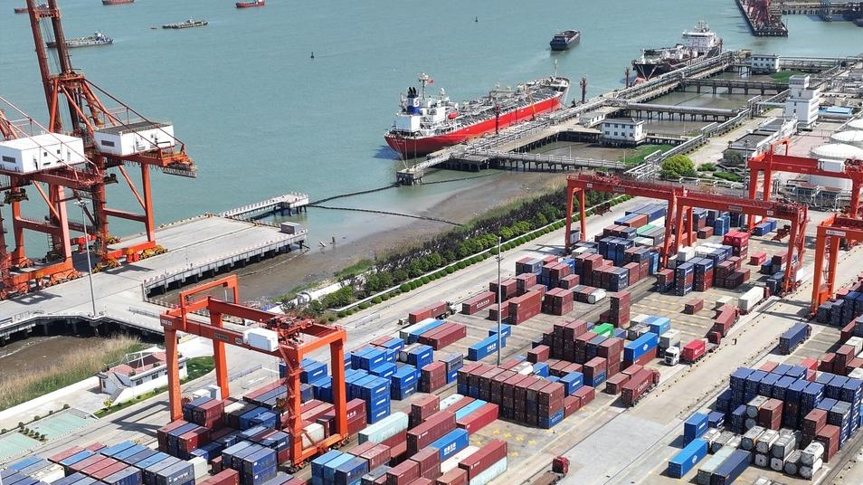 中国全面布局，6个国家正在获利，关税大棒到底打痛谁？