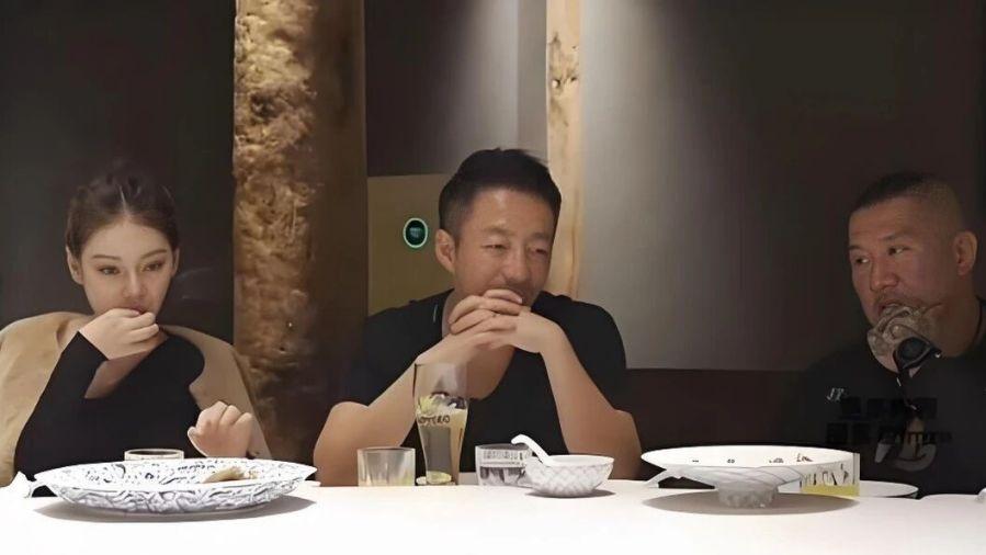 台湾网红馆长游北京，汪小菲体面招待，澳门永利董事长作陪，这样的交流应该多来点