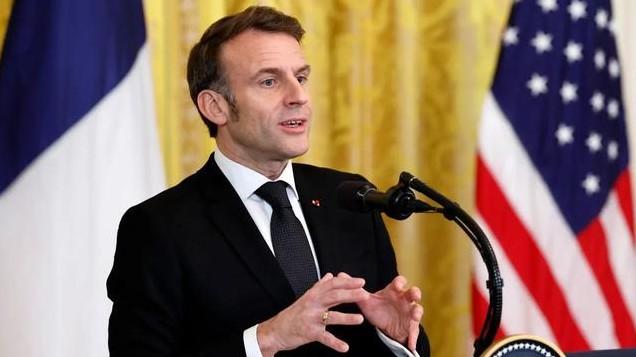 特朗普自吹谈判大师！马克龙白宫硬撑场面，乌克兰终成交易戏码！