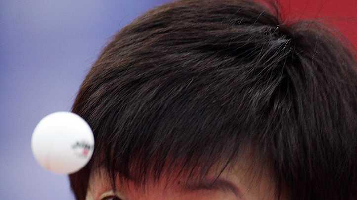 张怡宁嫁61岁老公，常年穿妇女装像保姆，郭晶晶幸福多了