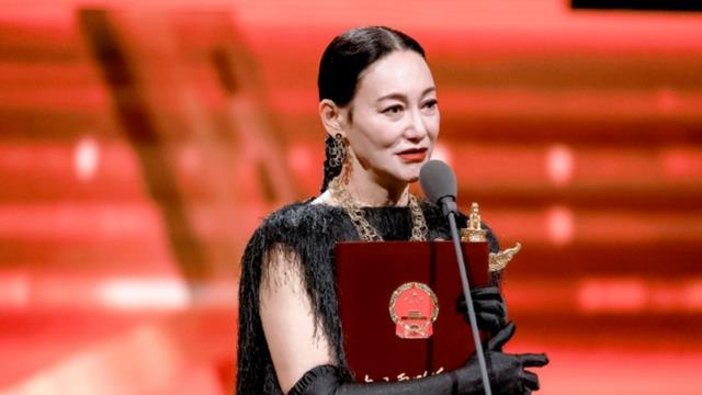 65岁惠英红自曝坎坷人生：脸上缝89针，鼻骨全断，抑郁5年不出门