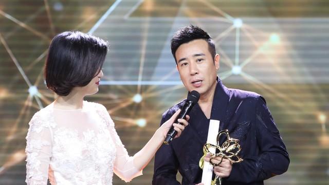 他3岁丧父，吃姐姐奶水长大，于和伟成名后买房报答8个哥哥姐姐
