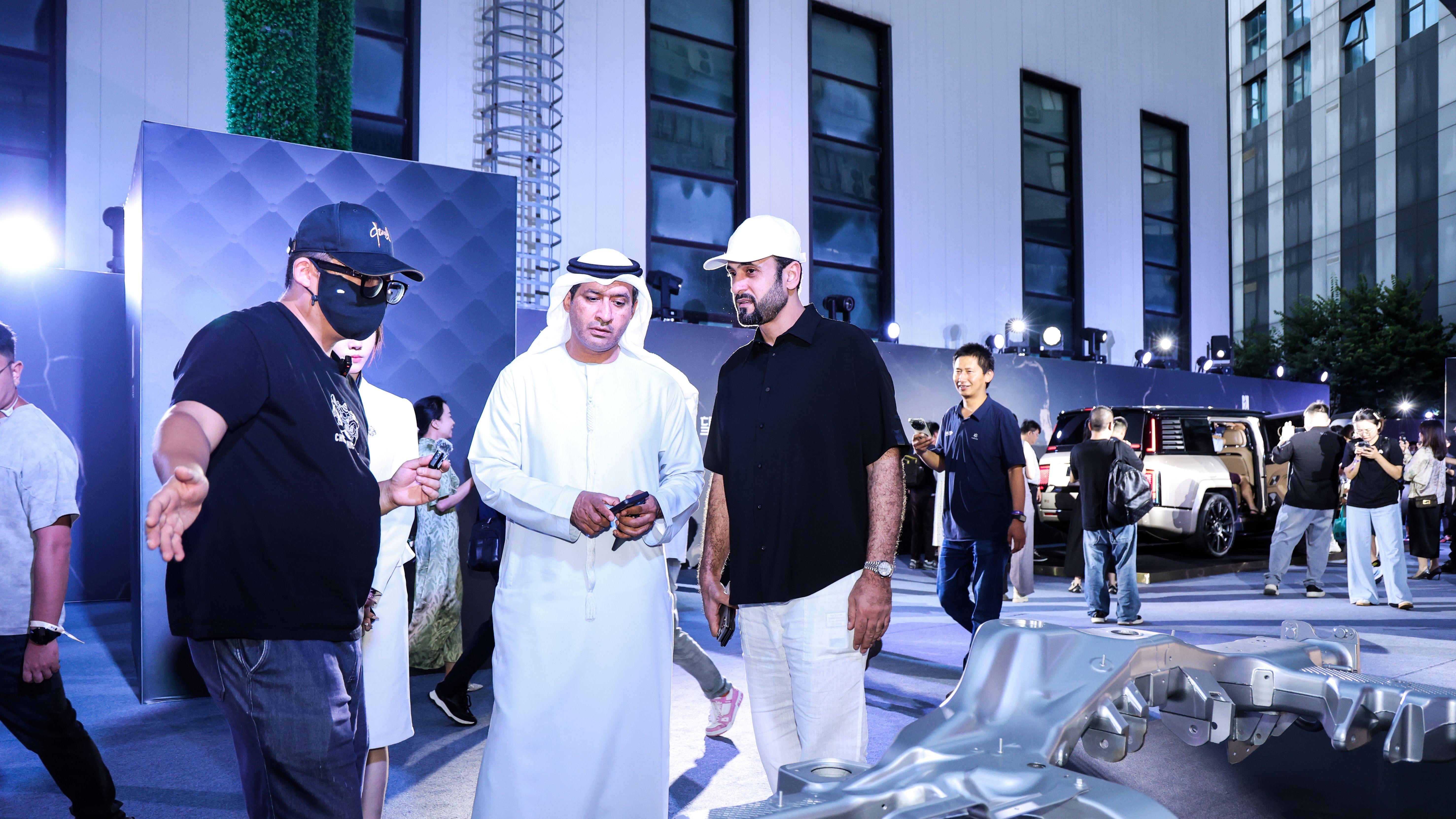 阿联酋皇室亲自考察仰望U8L，豪车新标杆登场！