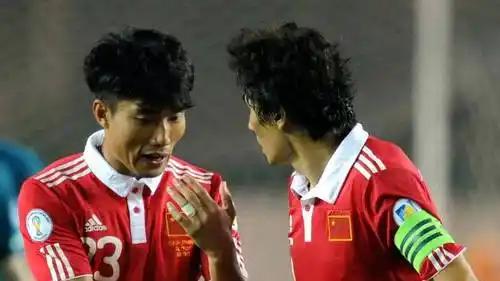 他是中国唯一一个参加过世界杯和奥运会的球员，头球功夫亚洲一流