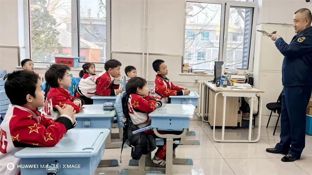 培星小学“家长进课堂”：航空知识启蒙 点燃学子蓝天梦想