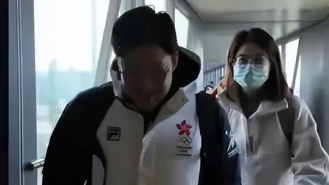 78岁霍震霆亚冬会霸气演讲，霍启刚郭晶晶低调恩爱，霍启山成亮点