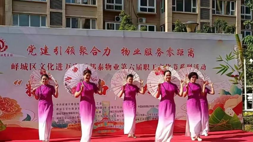 峄城区旗袍艺术协会成立一周年庆典暨文化汇演在区体育馆隆重举行