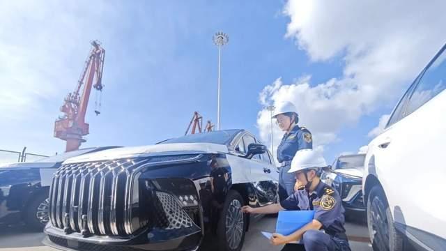 东风柳汽首次经钦州港出口汽车 广西推动“产业+港口”联动发展