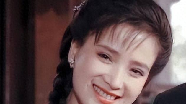 烟雨锁愁肠，风荷映怨深 —— 何晴凭《风荷怨》演绎民国悲剧的极致美学