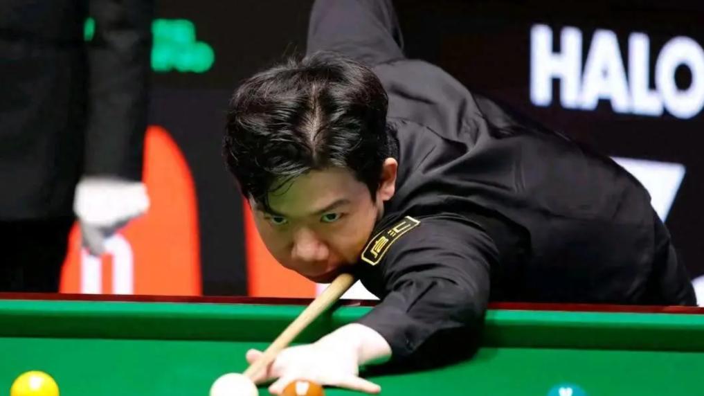 斯诺克冠中冠战报！1-4，2-6：中国军团首日2人出局，赵心童出战