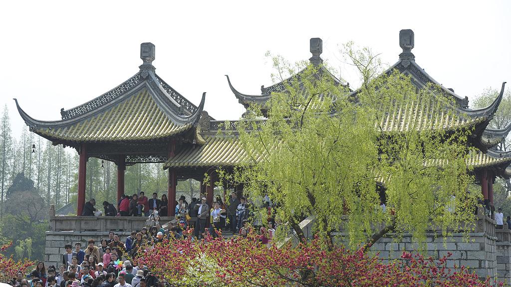 学聪明了！出门旅游主打“三不原则”：不购物、不住店、不踩坑