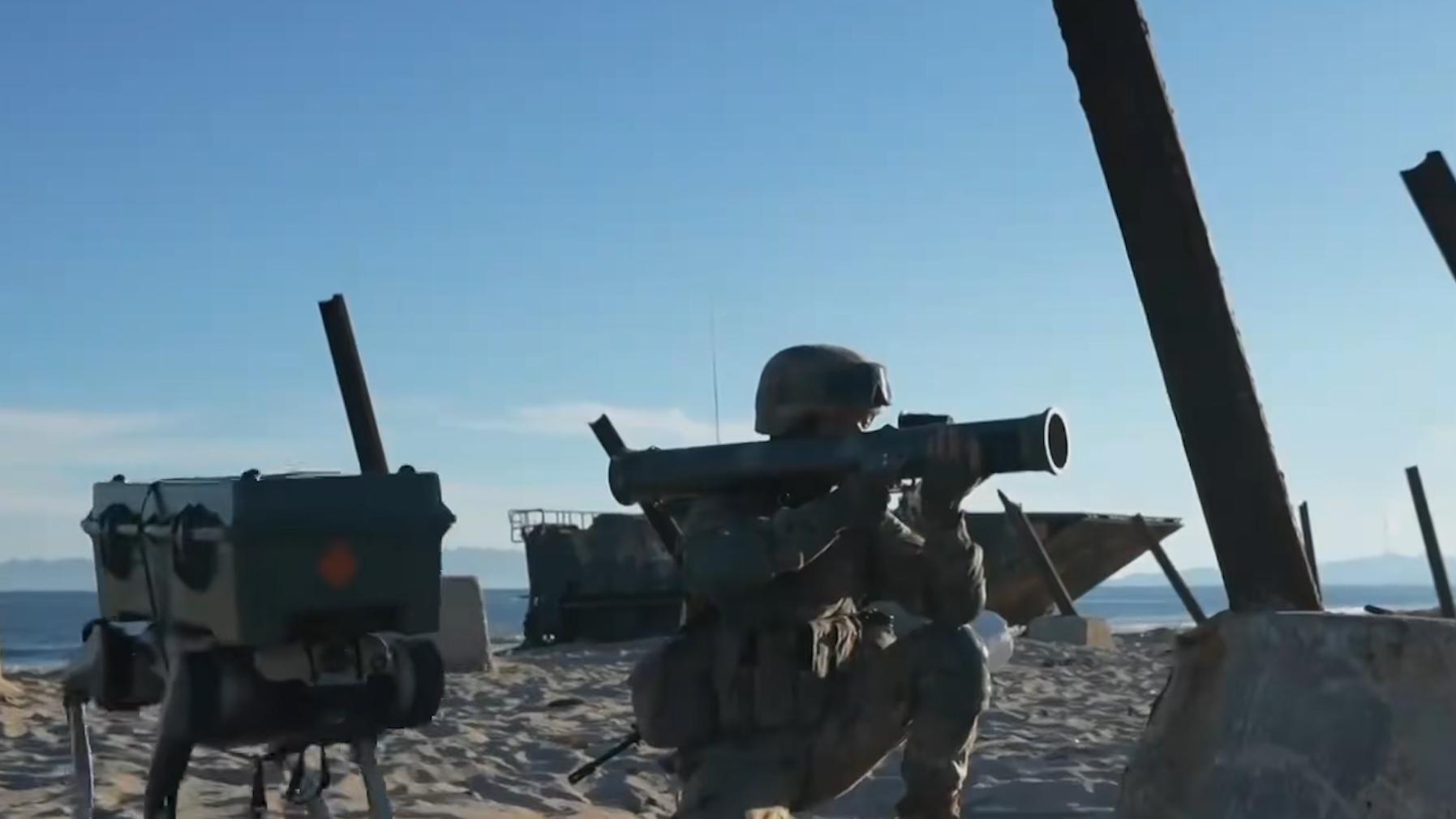 两栖登陆演习中无人狗悉数折损，是技术不行还是用错时机？解放军该继续发展吗