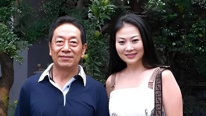 老戏骨王奎荣的逆袭人生，娶小他31岁妻子，白发苍苍不敢言老