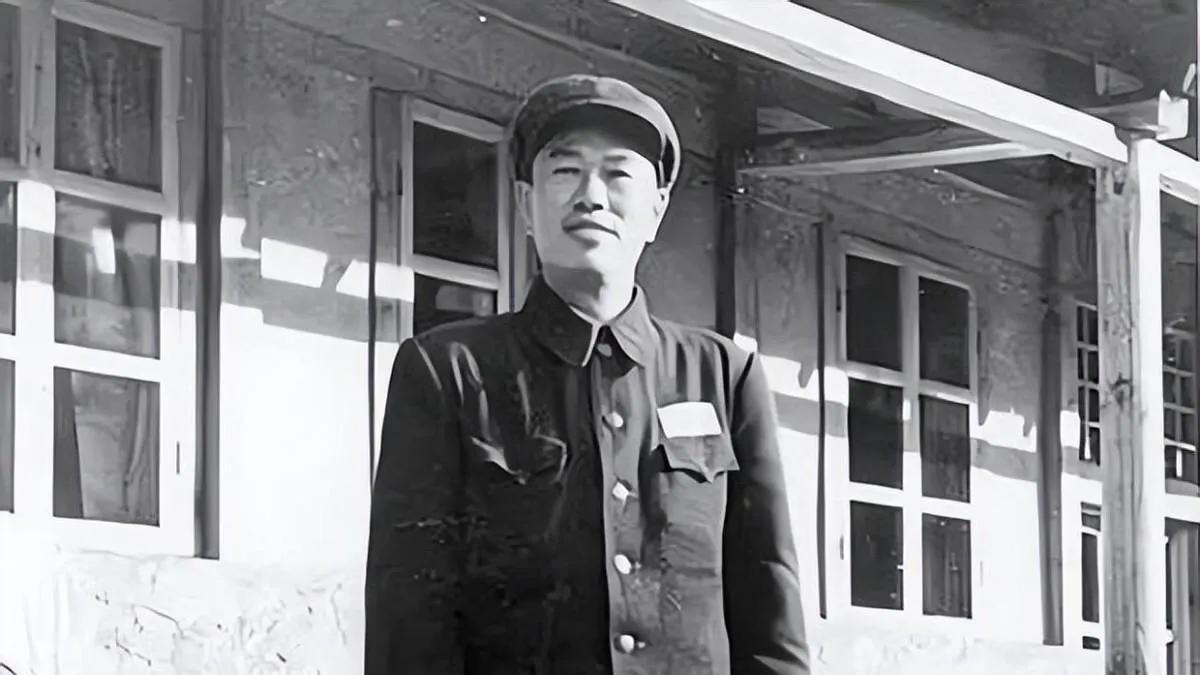 67年老部下梁大牙拍桌救人：谁敢动我首长！两位开国将军情谊深厚