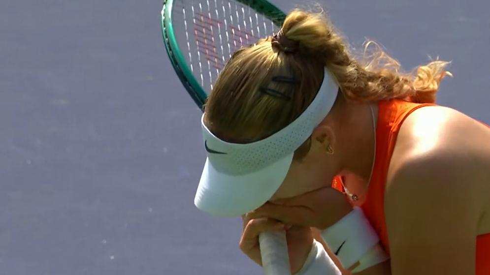 17岁天才少女惊天逆袭！世界前十大洗牌，中国金花遇危机 ——从“连败”到“封后”，一场青春风暴改写网