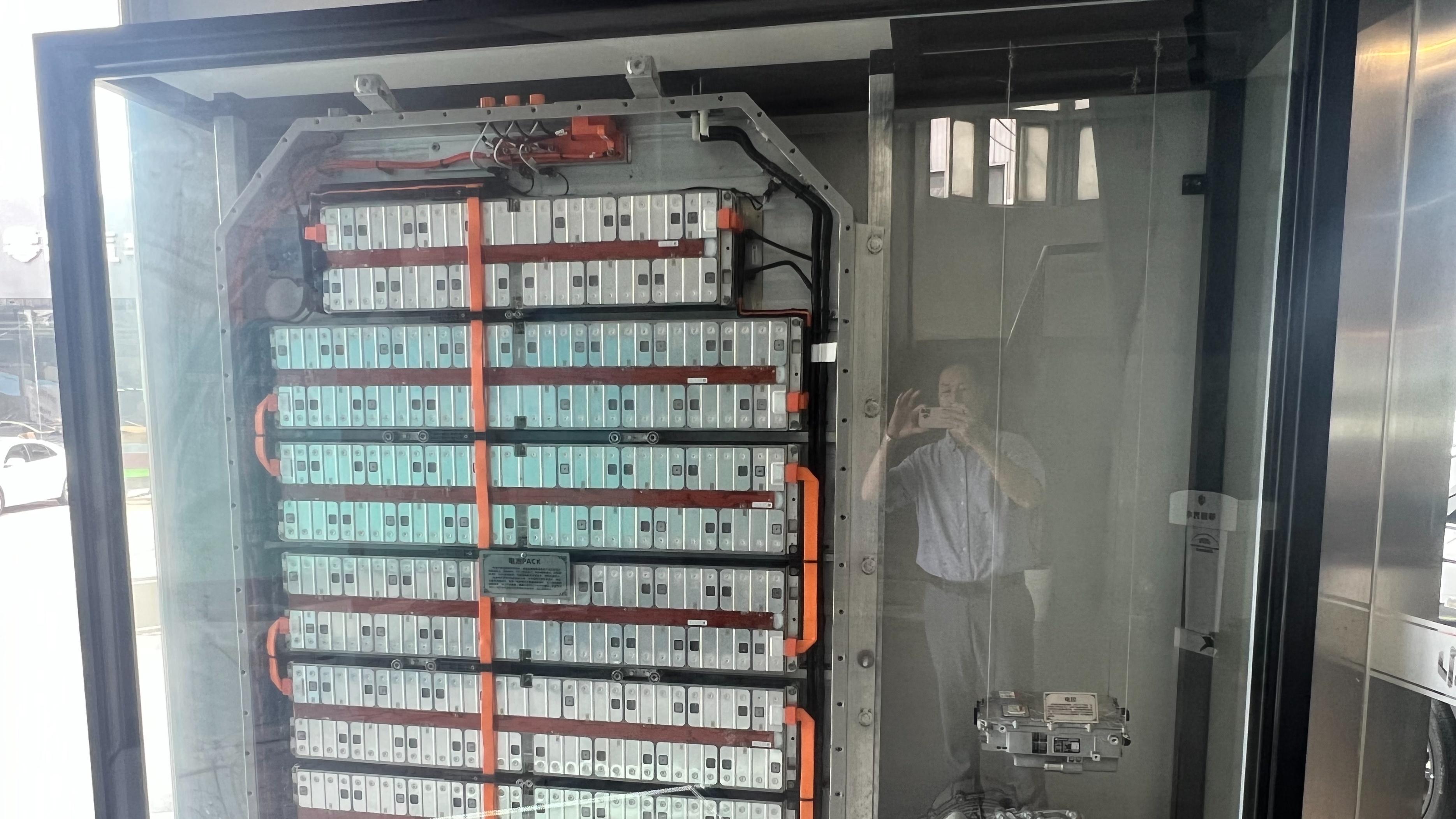 只因看了一眼底盘，二十年汽修经验的行家决意携手零跑！