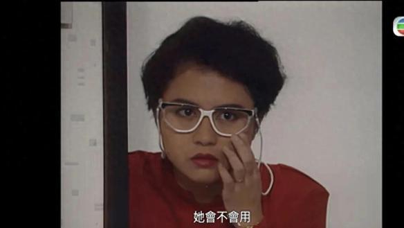 现年64岁的陈嘉贤，她早期拍摄过多部剧集，最为人熟知的应该是《他来自江湖》中饰演老姑婆黄华玉一角