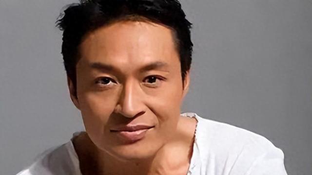 风水轮流转！63岁马景涛直播晕倒，昔日一哥如今现状让人唏嘘