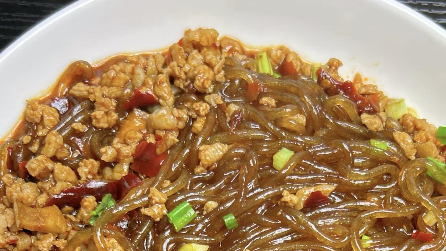 厨房小白秒变大厨！手残党也能复刻的"蚂蚁上树"全攻略