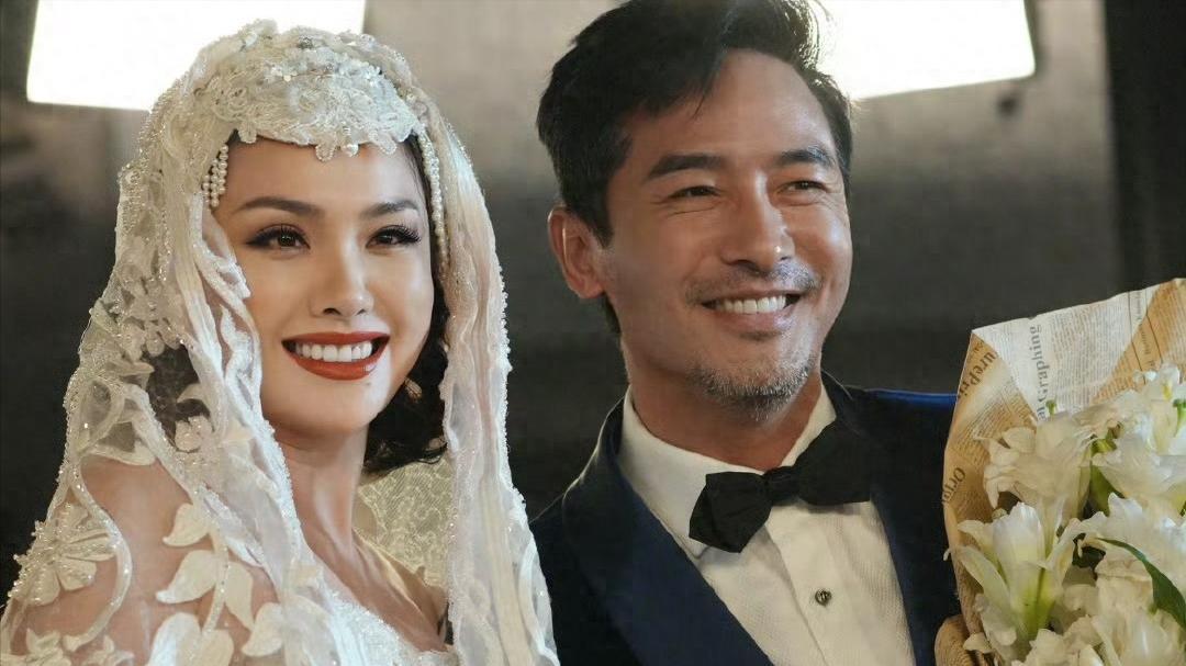 农村出身、没钱、没名气的他，却让顶级美人痴迷17年，到底凭啥？
