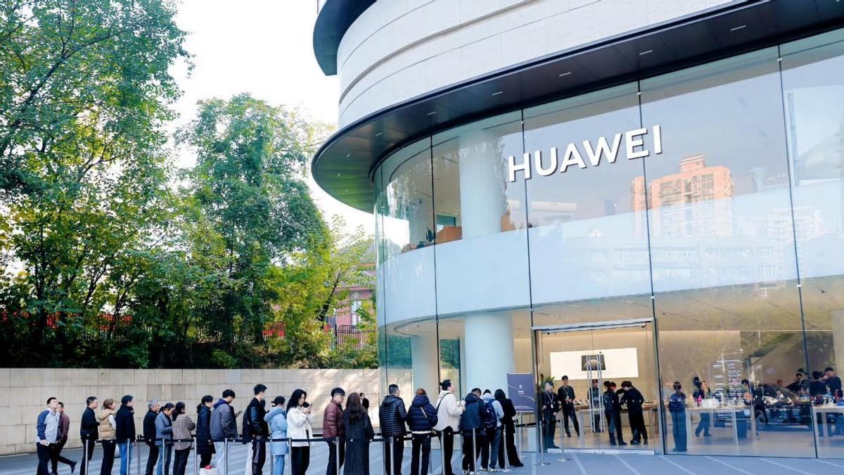 连续2周超越苹果，华为Mate 80凭何成为年末现象级“破局者”