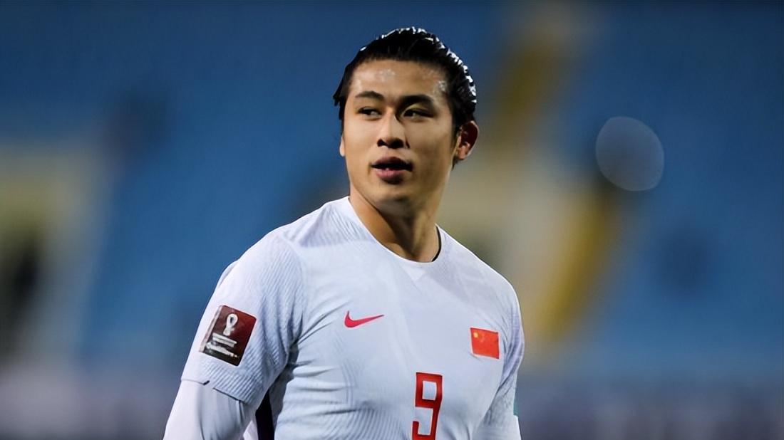 世预赛日益临近，国足遭遇一大难题，两位置更考验伊万的调整能力