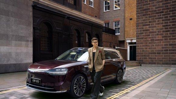 明星车主胡兵探访赛力斯超级工厂，见证问界高端智造真实力