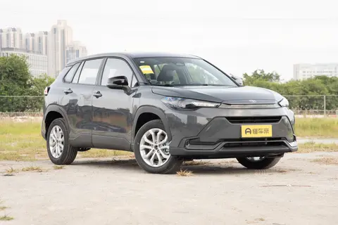 油耗 4.58L vs 6.42L，锋兰达燃油 / 混动怎么选？同级别竞品横评