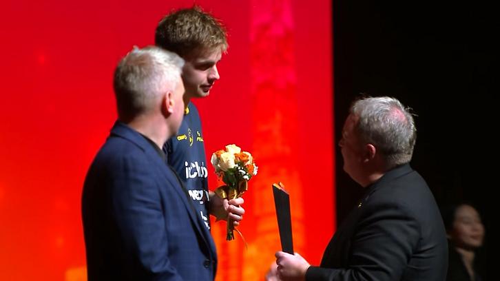 乒乓总决赛颁奖礼：王曼昱张本智和开心，蒯曼莫雷加德失落