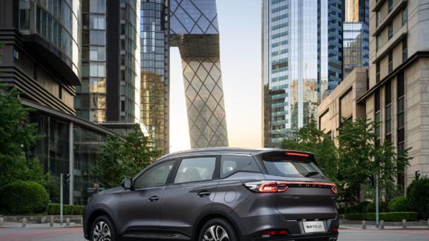 8万多买奇瑞豪华SUV，配1.5T+9个挡，车尾4根排气管，很霸气