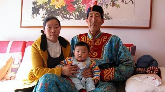 2.36米的巨人鲍喜顺，在结婚后过着幸福美满的生活