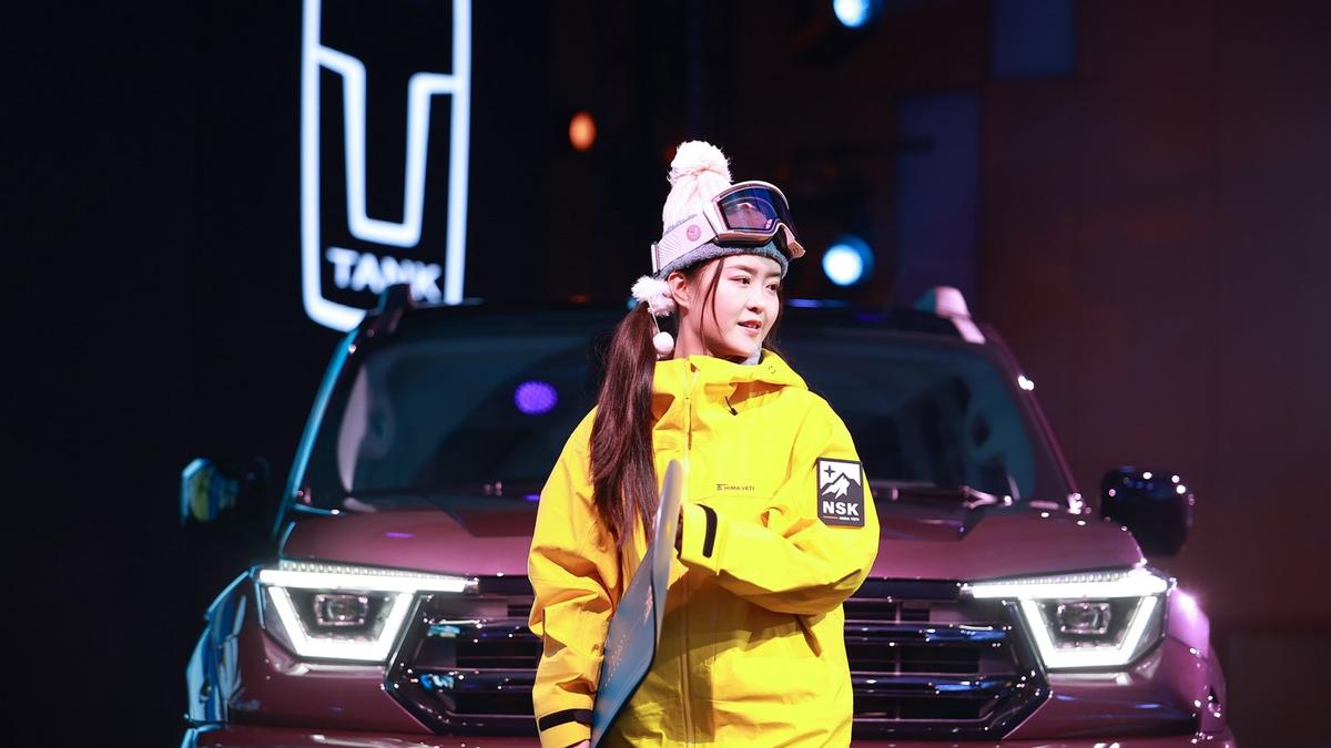 全新坦克400售价24.98万起，开启潮酷越野新时代，年轻人直呼真香