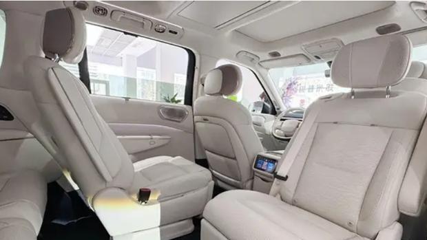 吉利系领克900大型SUV开启预售，售价33万元起，全系标配天地尾门