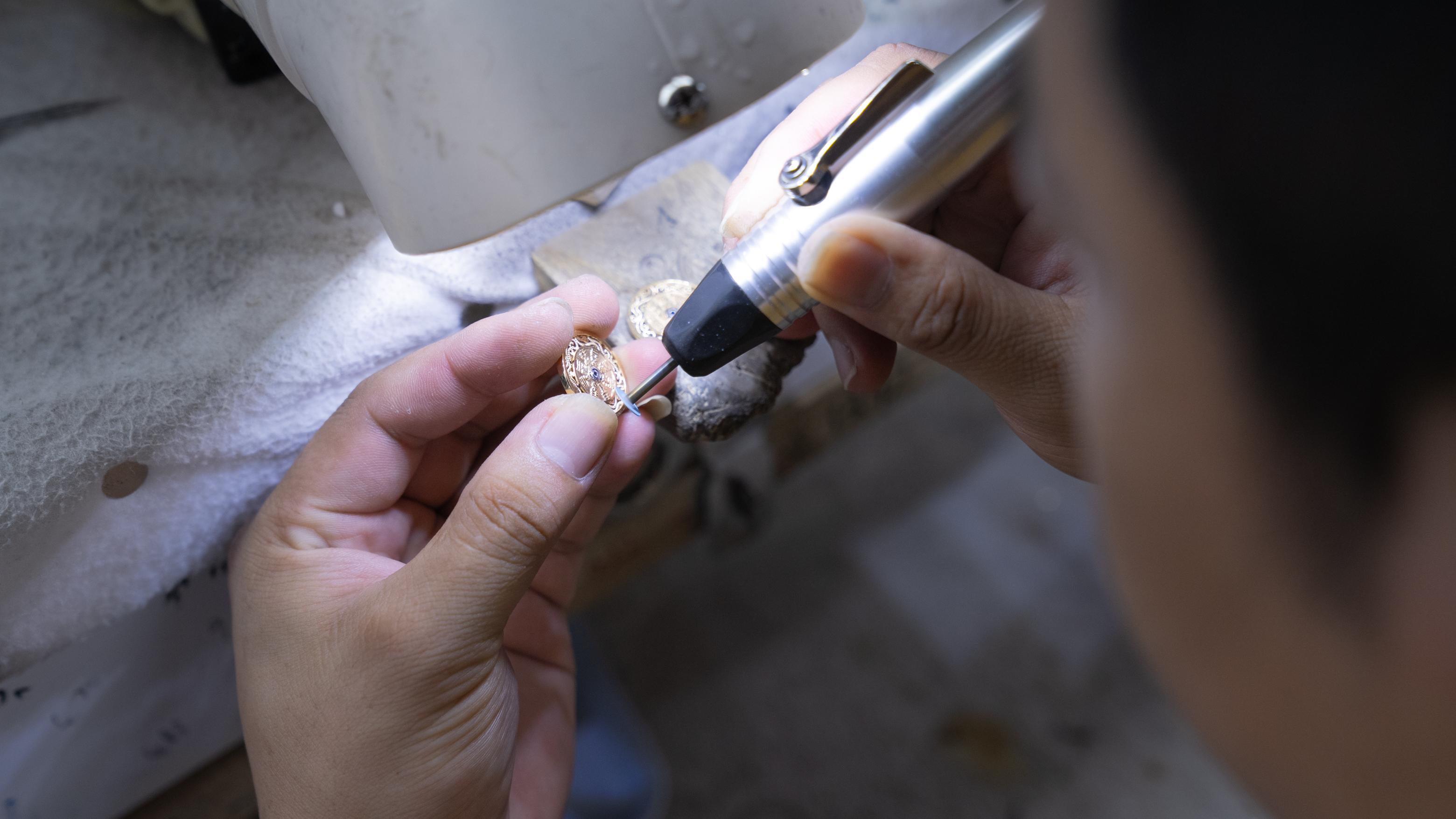 李帅的创新密码：域骉用“移动直播间”激活传统珠宝市场