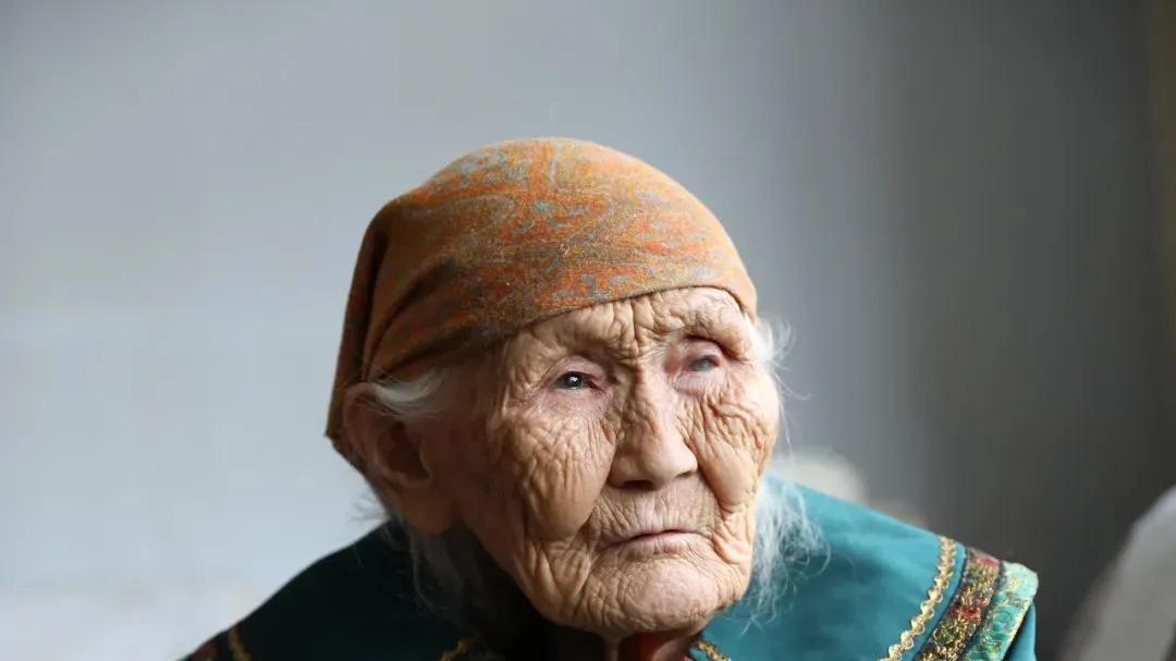 你还记得《额尔古纳河右岸》里的那位女酋长吗？