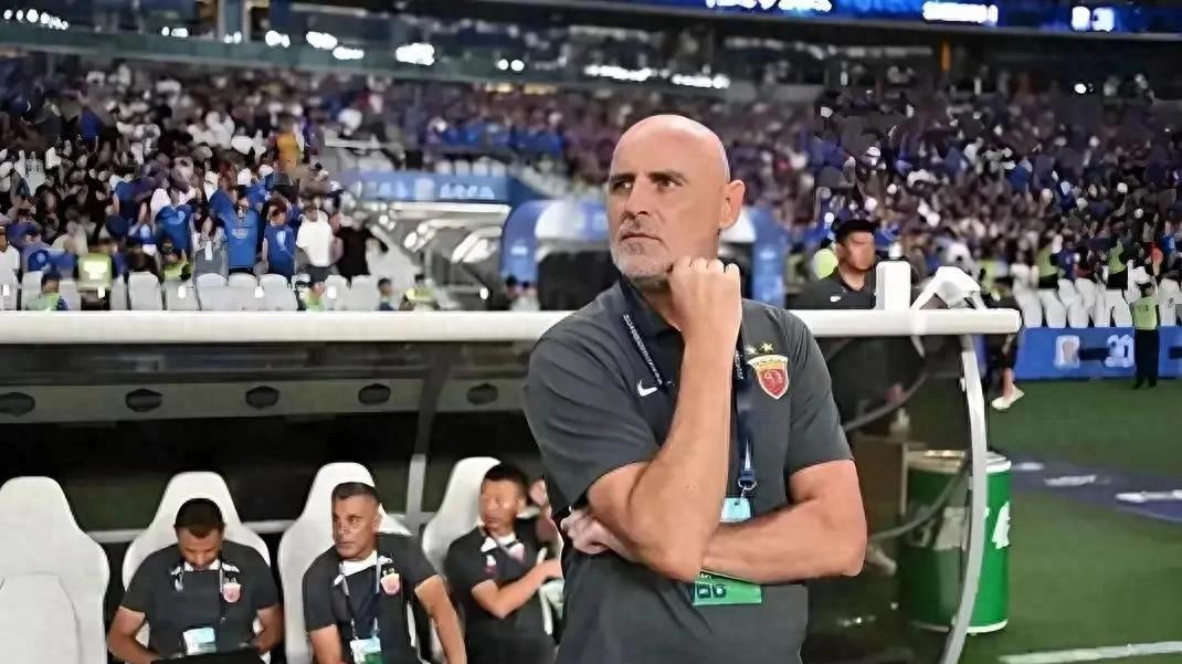 上海海港0：1横滨水手，本场比赛4大不可思议判罚，3个不争事实！