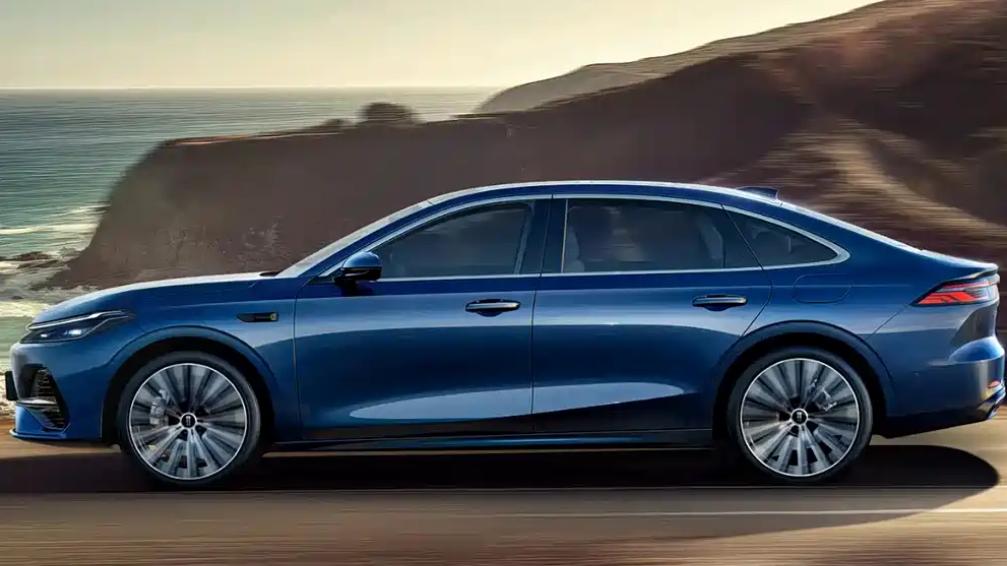 吉利银河 A7 EM-i 将在 7 月份内完成上市！定位为中型轿车