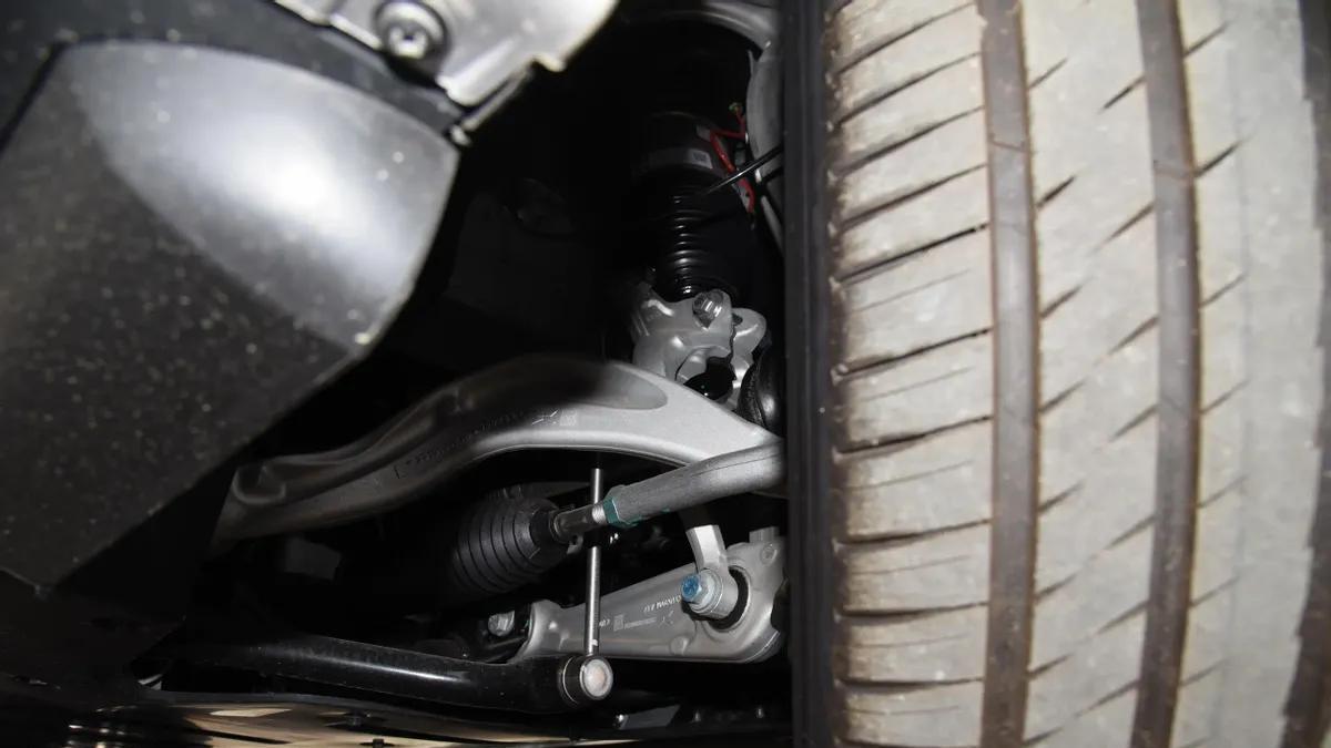 实拍小鹏G9，标配800V平台+高阶智驾，轴距近3米，值吗