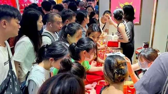 在唯品会捡漏黄金，想不到硬通货也能打折