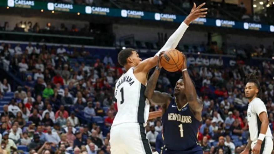 硬抗蛮牛冲撞！中锋外线“军训”中锋！新赛季的文班究竟多可怕？