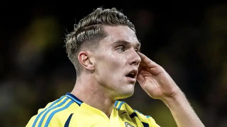 21世纪以来，欧洲足坛还有一次比科索沃两胜瑞典更意外的双杀——首杀直接迫使一代名帅离职