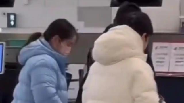 14日决赛：王曼昱4-2战胜蒯曼，获得冠军！孙颖莎退赛后返回北京