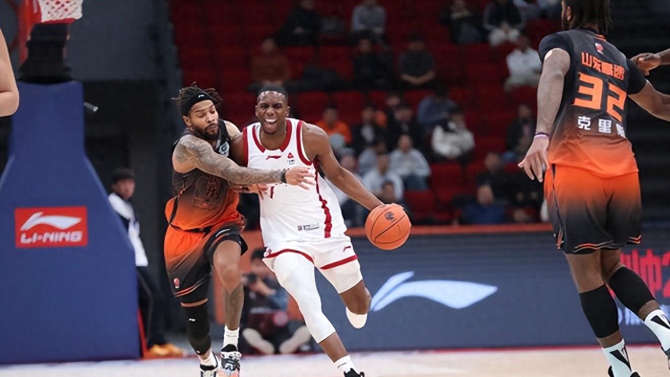 三连败！潘江赛后甩责，“春哥团队”用5个字点评山西队主教练