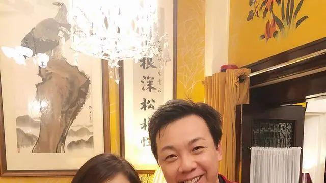 57岁刘嘉玲同框68岁林青霞输太狠，一个过分打扮还是大妈，一个素颜越看越漂亮