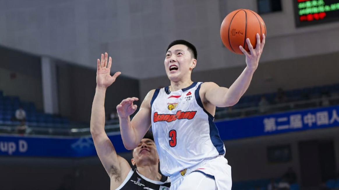 胡明轩缺席！广东男篮为何反而打得更加流畅了？原因值得深思！