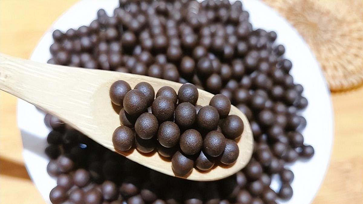 那个三百六十两的药方，明明薛蟠配了，为什么宝钗说不知道？