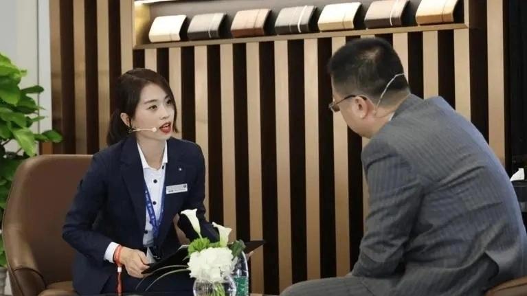 女同事入职10天就怀孕，月底公司发5000元奖金，次月她却主动辞职