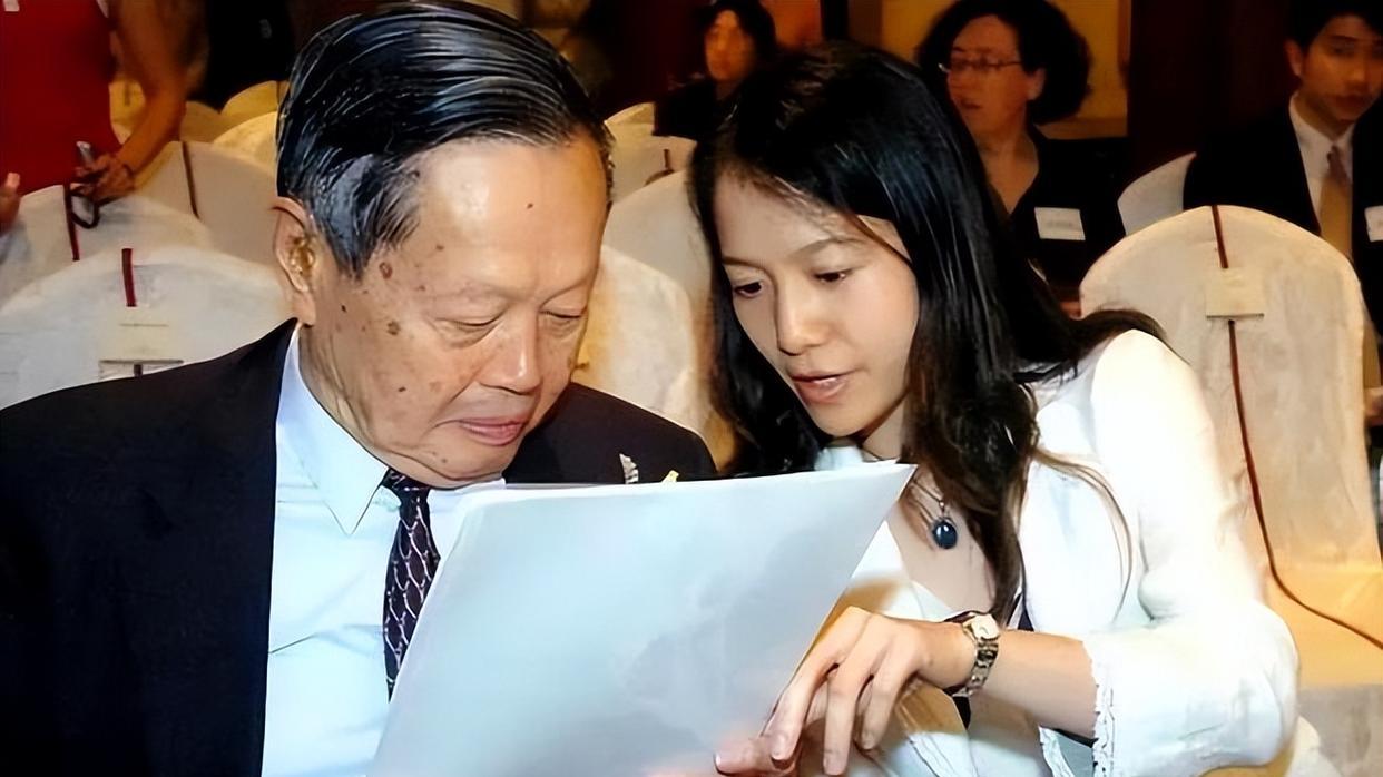 巨星陨落！杨振宁逝世享年 103 岁，临终劝 49 岁翁帆再嫁，20 年相守藏深情